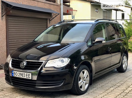 Volkswagen Touran 2009  випуску Тернопіль з двигуном 1.9 л дизель мінівен механіка за 6799 долл. 