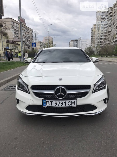 Mercedes-Benz CLA 250 2017  випуску Київ з двигуном 2 л бензин седан автомат за 26200 долл. 