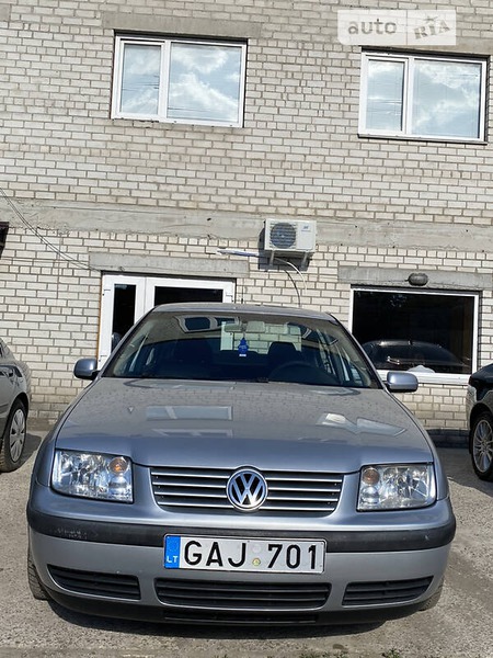 Volkswagen Bora 2004  випуску Київ з двигуном 1.9 л дизель седан автомат за 4800 долл. 