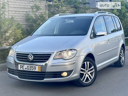 Volkswagen Touran 2007  випуску Луцьк з двигуном 1.4 л бензин універсал автомат за 7300 долл. 