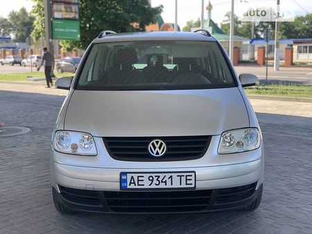 Volkswagen Touran 2004  випуску Дніпро з двигуном 1.6 л бензин універсал механіка за 5700 долл. 