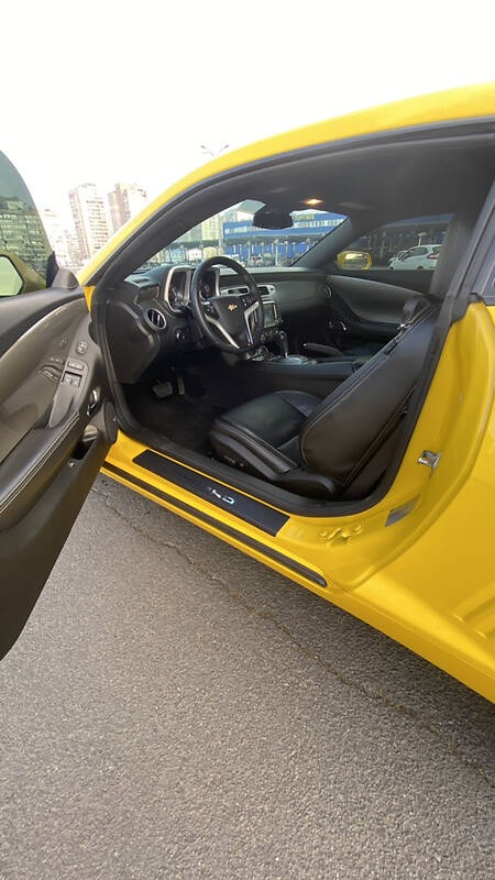 Chevrolet Camaro 2013  випуску Київ з двигуном 3.6 л бензин купе автомат за 17000 долл. 