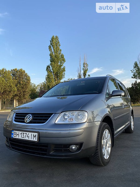 Volkswagen Touran 2005  випуску Одеса з двигуном 2 л дизель мінівен механіка за 6600 долл. 