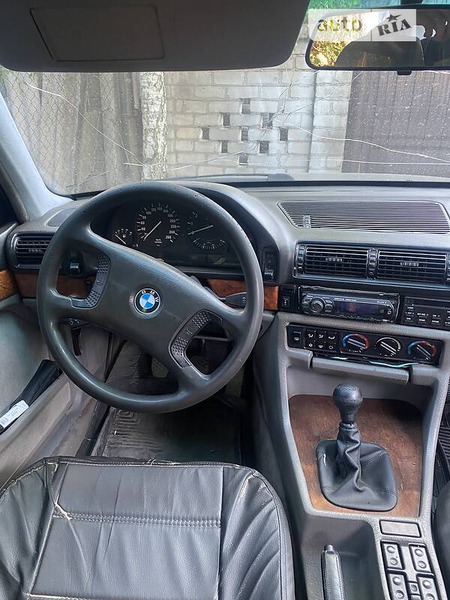 BMW 735 1987  випуску Дніпро з двигуном 3.5 л  седан  за 2000 долл. 