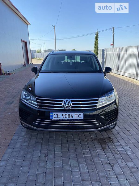 Volkswagen Touareg 2017  випуску Чернівці з двигуном 0 л дизель позашляховик автомат за 29800 долл. 