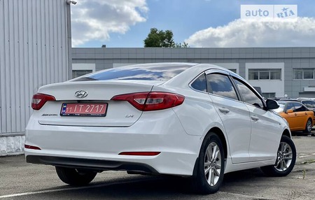 Hyundai Sonata 2016  випуску Київ з двигуном 0 л газ седан автомат за 9999 долл. 