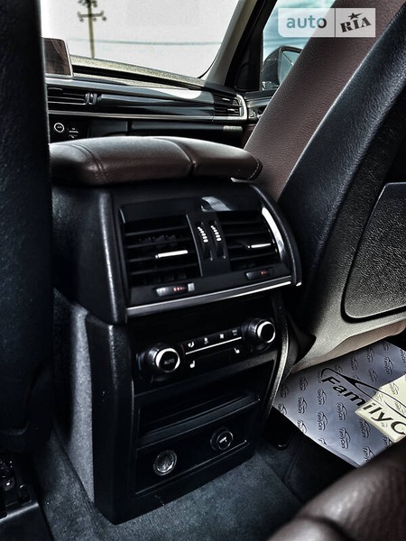 BMW X5 2016  випуску Чернівці з двигуном 2 л гібрид позашляховик автомат за 40500 долл. 