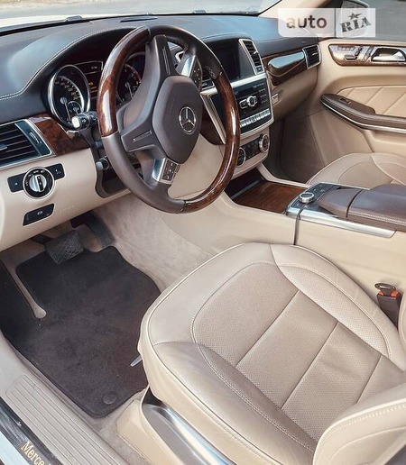 Mercedes-Benz GL 550 2013  випуску Київ з двигуном 4.7 л бензин позашляховик автомат за 36500 долл. 