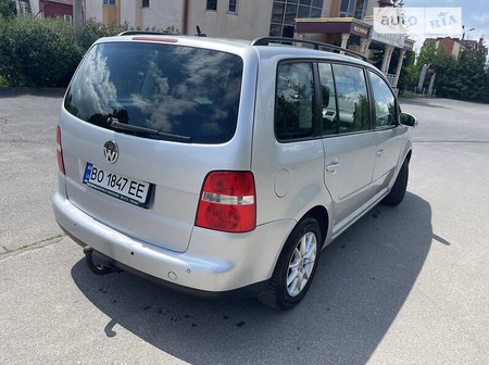 Volkswagen Touran 2006  випуску Тернопіль з двигуном 1.9 л дизель універсал автомат за 4999 долл. 