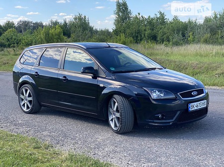 Ford Focus 2006  випуску Луцьк з двигуном 1.6 л бензин універсал механіка за 4350 долл. 