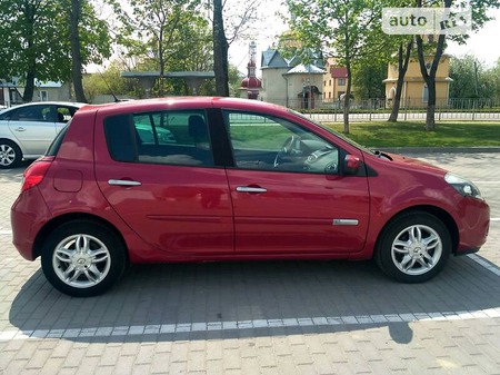Renault Clio 2010  випуску Івано-Франківськ з двигуном 1.2 л бензин хэтчбек  за 5900 долл. 