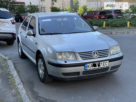 Volkswagen Bora 2005  випуску Київ з двигуном 1.6 л  седан механіка за 4100 долл. 