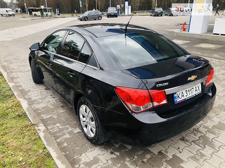 Chevrolet Cruze 2012  випуску Київ з двигуном 1.8 л бензин седан автомат за 6700 долл. 