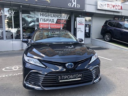 Toyota Camry 2021  випуску Полтава з двигуном 0 л гібрид седан автомат за 34500 долл. 