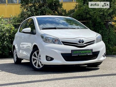Toyota Yaris 2014  випуску Одеса з двигуном 0 л бензин хэтчбек автомат за 7999 долл. 