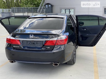 Honda Accord 2014  випуску Київ з двигуном 3.5 л  седан автомат за 13300 долл. 