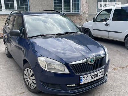 Skoda Fabia 2011  випуску Тернопіль з двигуном 0 л дизель універсал механіка за 5450 долл. 