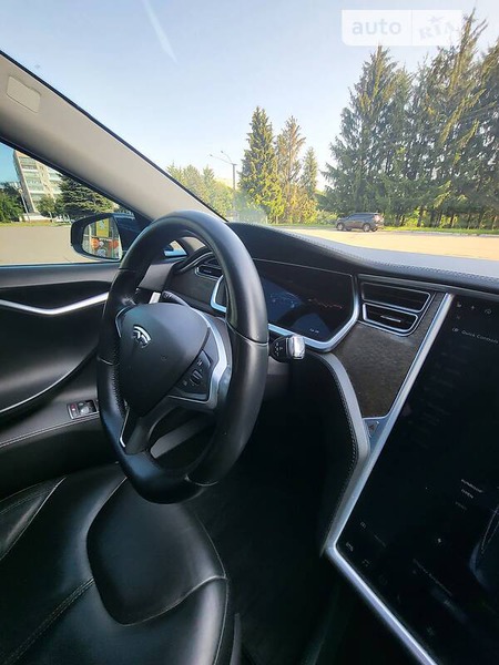 Tesla S 2014  випуску Рівне з двигуном 0 л електро хэтчбек автомат за 27500 долл. 