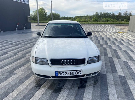 Audi A4 Limousine 1995  випуску Львів з двигуном 1.6 л  седан автомат за 2999 долл. 