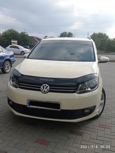 Volkswagen Touran 2015  випуску Дніпро з двигуном 2 л дизель мінівен автомат за 11500 долл. 