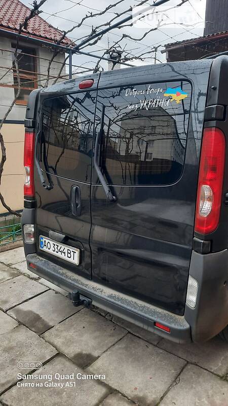 Opel Vivaro 2008  випуску Ужгород з двигуном 2 л дизель мінівен механіка за 11100 долл. 