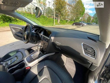 Audi A5 2010  випуску Тернопіль з двигуном 2 л бензин купе автомат за 12300 долл. 