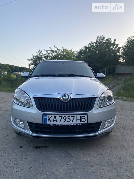 Skoda Fabia 2011  випуску Київ з двигуном 1.6 л дизель хэтчбек механіка за 6200 долл. 