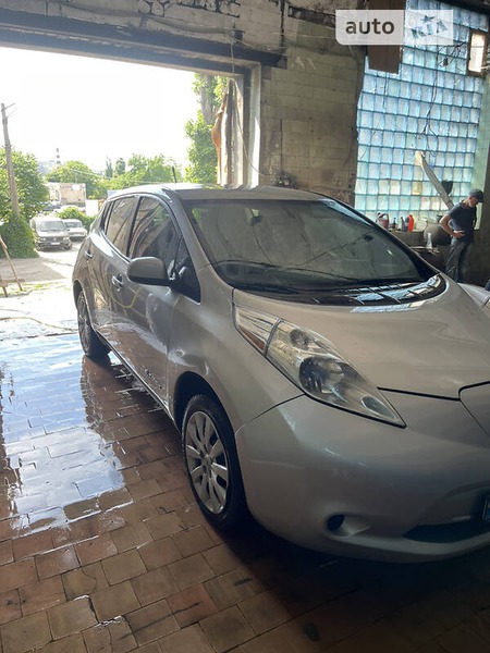 Nissan Leaf 2013  випуску Одеса з двигуном 0 л електро хэтчбек автомат за 10700 долл. 