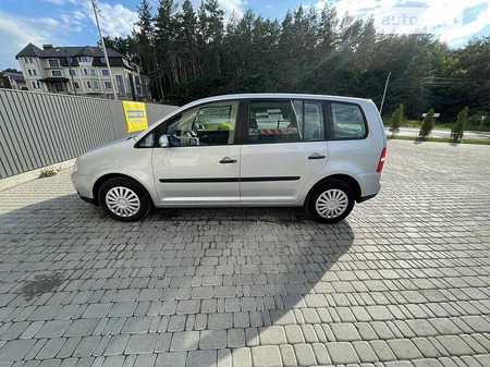 Volkswagen Touran 2003  випуску Тернопіль з двигуном 1.6 л бензин хэтчбек механіка за 4100 долл. 