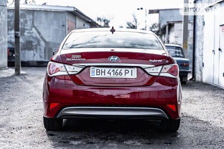 Hyundai Sonata 2014  випуску Одеса з двигуном 2.4 л гібрид седан автомат за 11000 долл. 