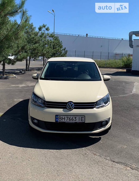 Volkswagen Touran 2015  випуску Одеса з двигуном 2 л дизель мінівен автомат за 9100 долл. 