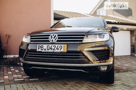 Volkswagen Touareg 2017  випуску Чернівці з двигуном 3 л дизель позашляховик автомат за 46900 долл. 