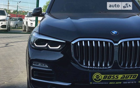 BMW X5 2019  випуску Чернівці з двигуном 3 л бензин позашляховик автомат за 58500 долл. 