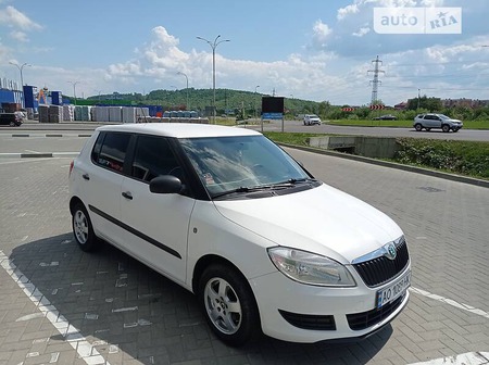 Skoda Fabia 2011  випуску Ужгород з двигуном 0 л бензин хэтчбек механіка за 6400 долл. 