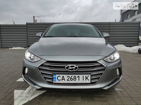 Hyundai Elantra 2016  випуску Черкаси з двигуном 0 л бензин седан автомат за 13800 долл. 