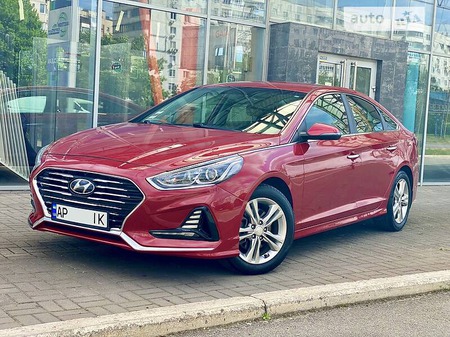 Hyundai Sonata 2018  випуску Запоріжжя з двигуном 0 л бензин седан автомат за 14700 долл. 