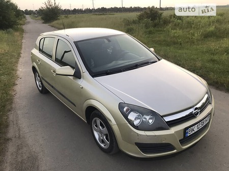 Opel Astra 2005  випуску Рівне з двигуном 1.6 л бензин хэтчбек механіка за 3850 долл. 