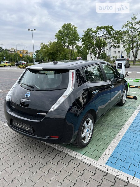 Nissan Leaf 2015  випуску Львів з двигуном 0 л електро хэтчбек автомат за 14000 долл. 