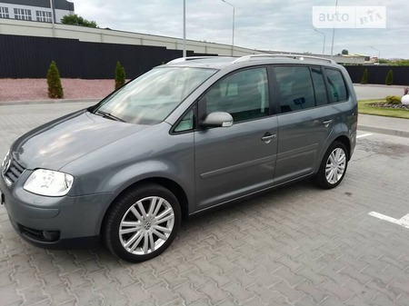 Volkswagen Touran 2005  випуску Тернопіль з двигуном 2 л дизель універсал автомат за 5500 долл. 