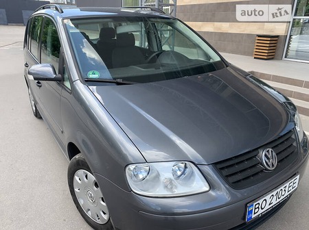 Volkswagen Touran 2004  випуску Тернопіль з двигуном 1.6 л бензин універсал механіка за 5500 долл. 