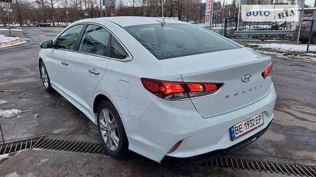 Hyundai Sonata 2018  випуску Одеса з двигуном 2.4 л бензин седан автомат за 16500 долл. 