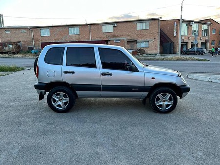 Chevrolet Niva 2005  випуску Кропивницький з двигуном 1.7 л бензин позашляховик механіка за 4400 долл. 