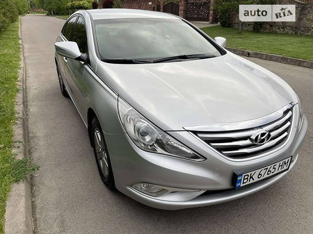 Hyundai Sonata 2013  випуску Рівне з двигуном 0 л  седан автомат за 8500 долл. 