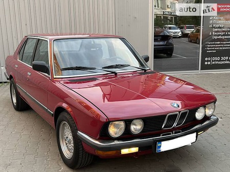 BMW 518 1985  випуску Київ з двигуном 1.8 л бензин седан механіка за 7000 долл. 