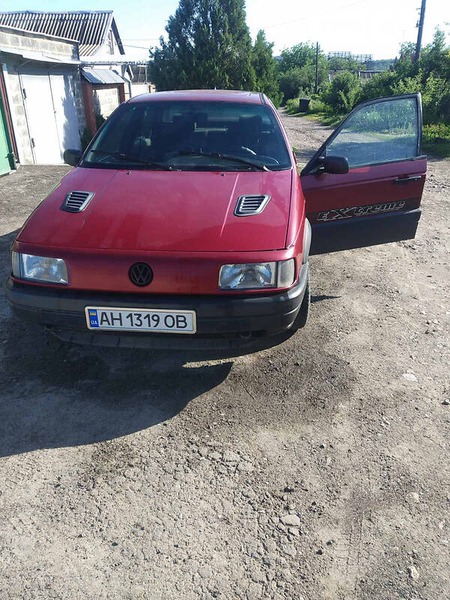 Volkswagen Passat 1990  випуску Донецьк з двигуном 1.8 л бензин седан механіка за 2600 долл. 