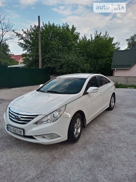 Hyundai Sonata 2014  випуску Київ з двигуном 0 л газ седан автомат за 7500 долл. 