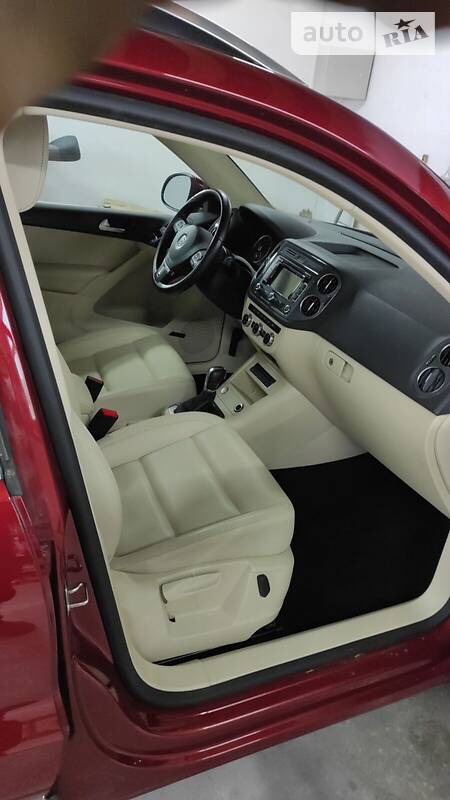 Volkswagen Tiguan 2014  випуску Чернігів з двигуном 2 л бензин позашляховик автомат за 14000 долл. 