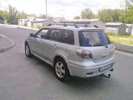 Mitsubishi Outlander 2006  випуску Харків з двигуном 2.4 л  позашляховик автомат за 5200 долл. 