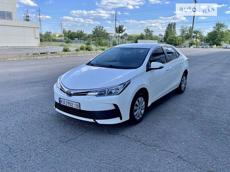 Toyota Corolla 2018  випуску Дніпро з двигуном 1.6 л  седан автомат за 13500 долл. 