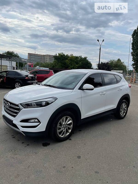 Hyundai Tucson 2017  випуску Одеса з двигуном 2 л дизель хэтчбек автомат за 19700 долл. 